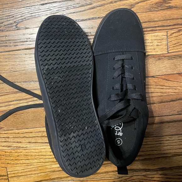 Art Class Black youth unisex Shoes size 5 - Picture 2 of 4